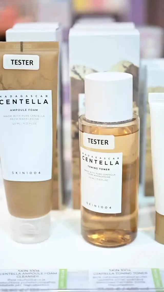 Ärtynyt, punoittava tai epäpuhtauksiin taipuvainen iho? 🫣 SKIN1004 on noussut K-beauty-fanien suosikiksi syystä.  Tuotteet on kehitetty rauhoittamaan ihoa, vahvistamaan ihon suojamuuria ja vastaamaan eri ihotyyppien tarpeisiin herkän ihon ehdoilla.

🌿 Nyt kaikki SKIN1004-tuotteet -20 %
📅 Tarjous voimassa 22.6. asti
🛍️ Verkkokaupassa ja myymälässä

Olipa ihosi kuiva, rasvoittuva, epäpuhtauksiin taipuvainen tai helposti ärtyvä, SKIN1004:lta löytyy juuri sinun ihollesi sopiva sarja. Löydä ihollesi uusi suosikki Bearelilta! 💚

#skin1004 #kbeauty #bearel #ihonhoito