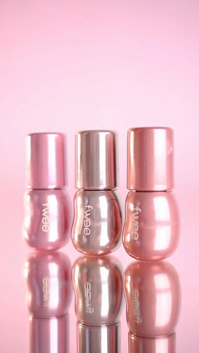 Kiiltävät ja täyteläisen näköiset huulet? 💋✨

fwee 3D Voluming Gloss antaa huulille kauniin kiillon ja viimeistelee meikin helposti. 💗

Nyt on hyvä hetki päivittää meikkipussia:

💚 Kaikki meikit -25 % 20.8. asti
🎁 Osta fwee Lip & Cheek Blurry Pudding Pot ja saat toisen sävyn lahjaksi!

Ehkä löydät samalla uuden suosikkisi? 👀💗

Nähdään Bearelilla! 🫶🏻

#bearel #fwee #kbeauty #korealainenkosmetiikka #meikit