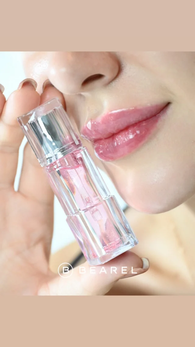 Täyteläisemmät huulet ja lasimainen kiilto? Kyllä kiitos!😍

TIRTIR Waterism Lip Plumper antaa huulille 3D-plumping efektin, 12 h kosteutusta ja kauniin kiillon. ✨

💧 12 h kosteutusta
💋 3D-plumping-efekti
✨ Lasimainen kiilto

❗️Kaikki TIRTIR-tuotteet -30 % 6.10. asti.

Tutustu Bearelin myymälässä tai verkkokaupassa. 💚

#bearel #kbeauty #korealainenkosmetiikka #tirtir